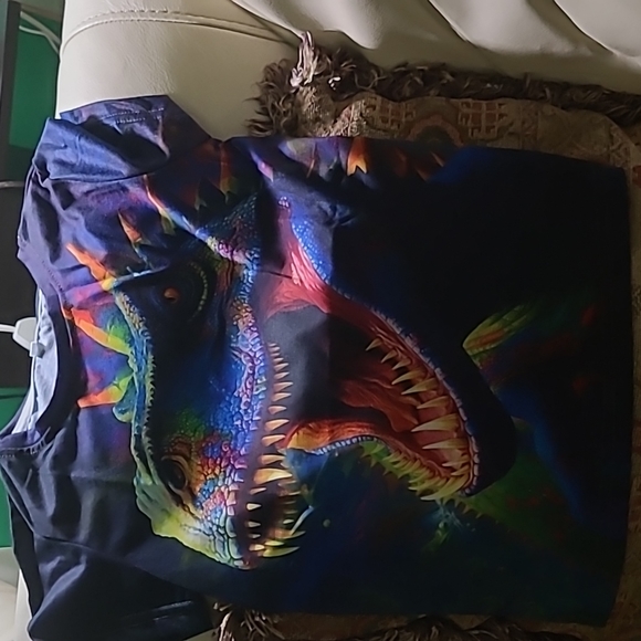 BOYS T-SHIRT. - Picture 2 of 2